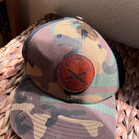 Cigar Logo Leather and Camo Mesh back hat SnapBack camouflage adjustable - Picture 2 of 6